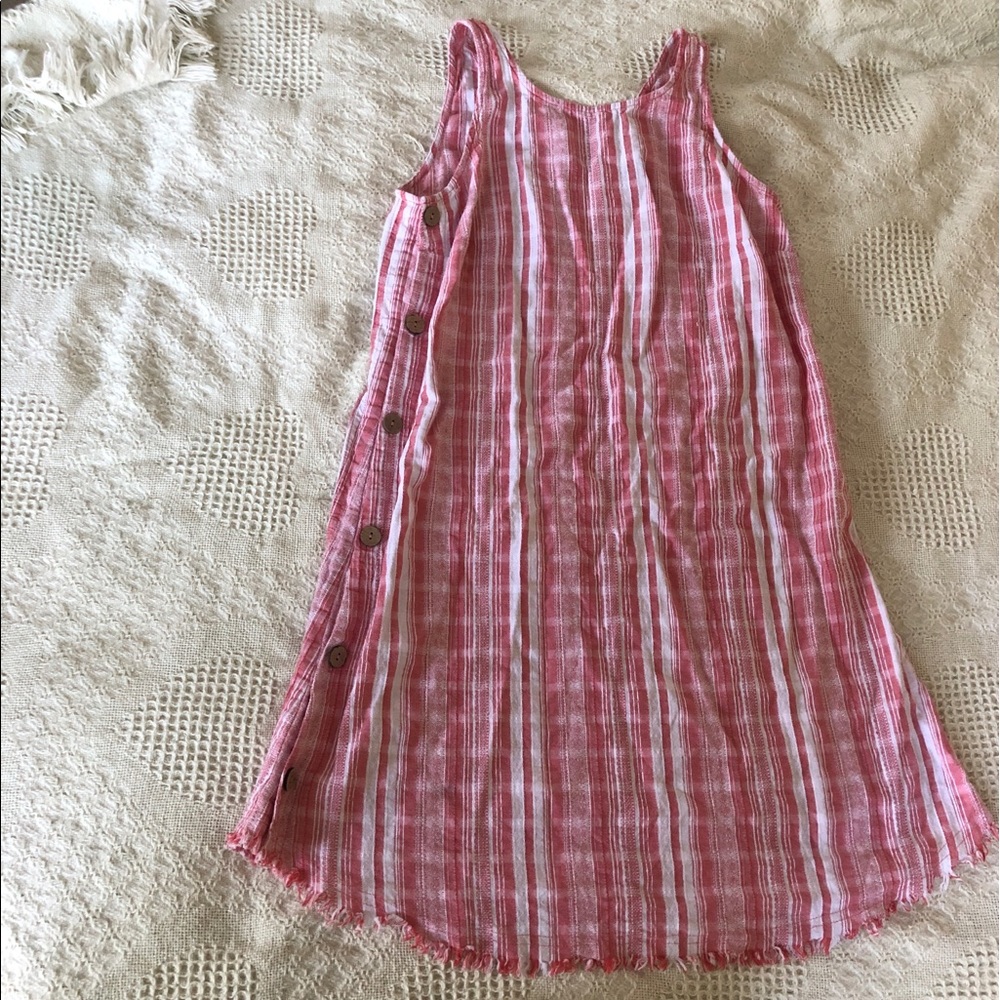 Pink and white cotton dress with side buttons 🌸.